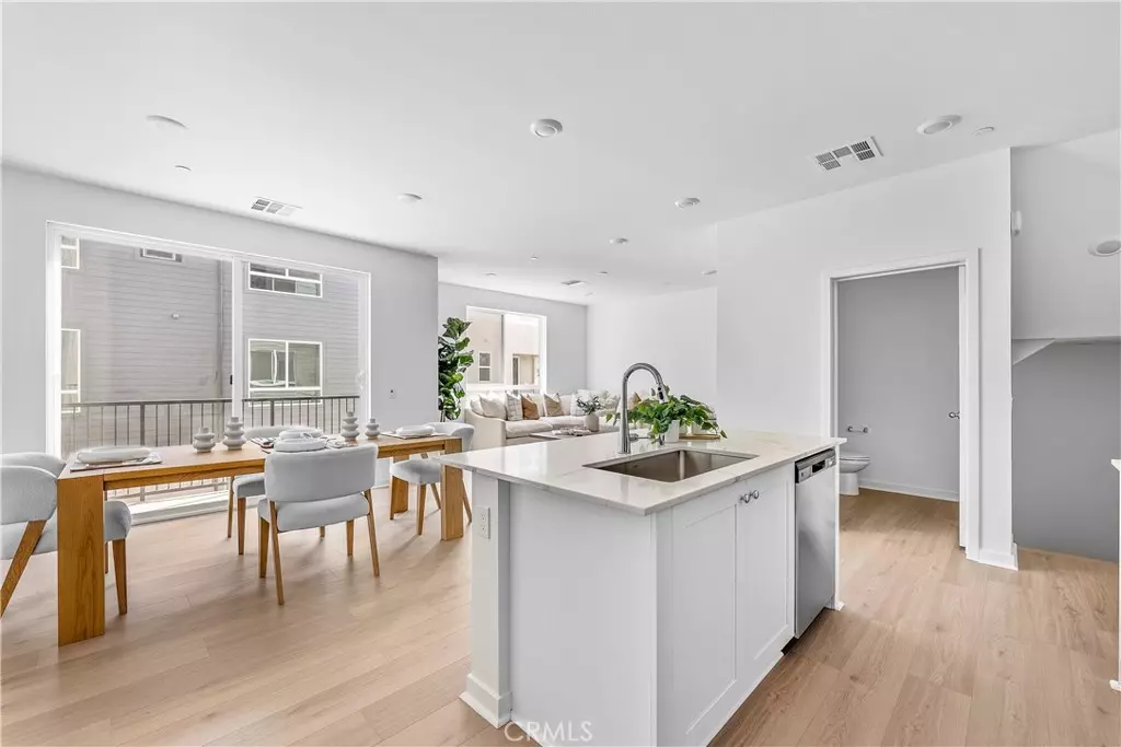 North Hills, CA 91343,9423 1/2 N Sepulveda Blvd. #3