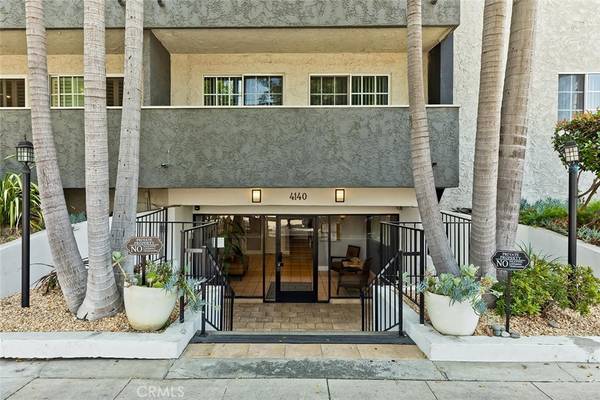 4140 Warner #205, Burbank, CA 91505