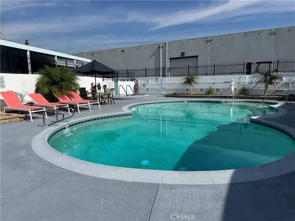 Chatsworth, CA 91311,21001 Plummer #95