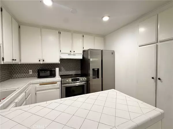 Canoga Park, CA 91303,6815 Remmet AVE #122