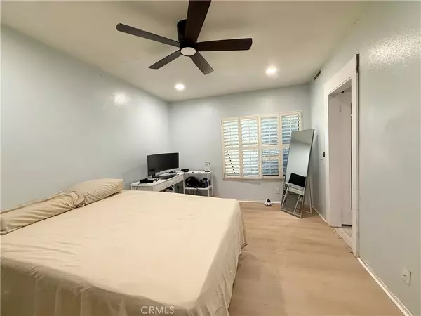 Canoga Park, CA 91303,6815 Remmet AVE #122