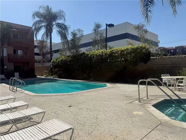 6815 Remmet, Canoga Park, CA 91303