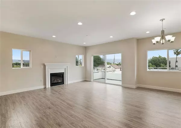 Valley Village, CA 91607,5432 Hermitage Ave #102