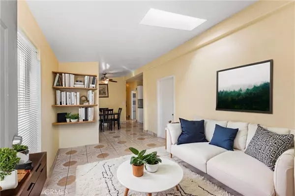 Rancho Cascades, CA 91342,16079 Yarnell ST #B18