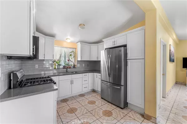 Rancho Cascades, CA 91342,16079 Yarnell ST #B18