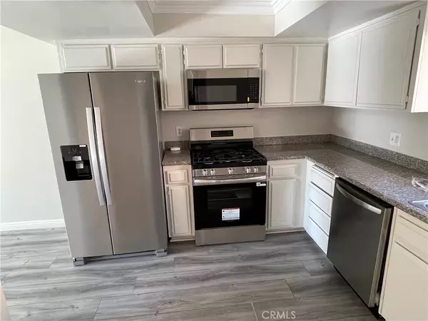 Agoura Hills, CA 91301,5250 colodny DR #12