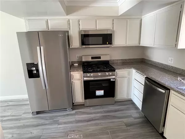 Agoura Hills, CA 91301,5250 colodny DR #12