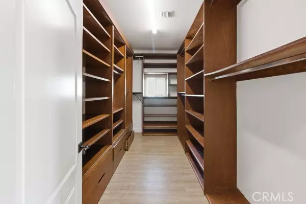 Encino, CA 91316,5048 Hesperia