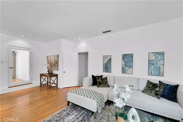 Sherman Oaks, CA 91403,4227 Van Nuys BLVD