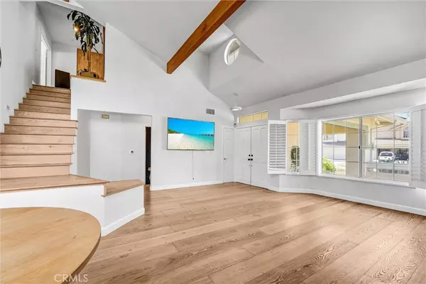 Saugus, CA 91390,22411 Holly CT