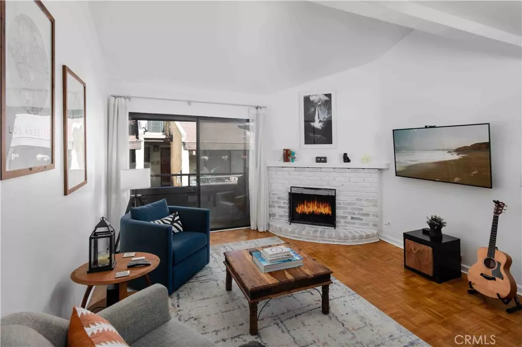 Van Nuys, CA 91406,7135 Firmament #25