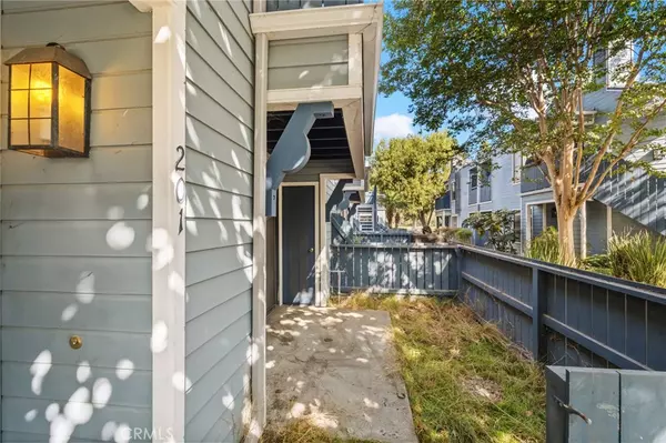 Downey, CA 90242,7300 Quill #201