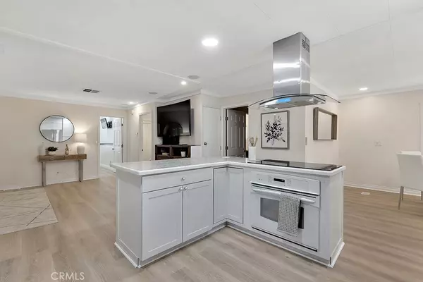 Chatsworth, CA 91311,21001 Plummer #82