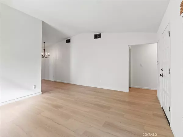 Valencia, CA 91355,23379 Calle Arino