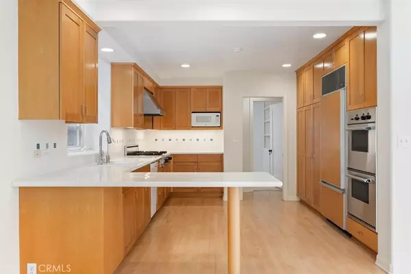 Sherman Oaks, CA 91423,14052 Davana Terrace