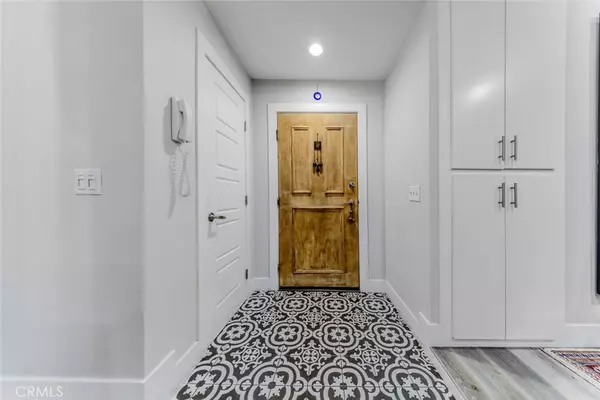 Los Angeles, CA 90068,3284 Barham #103