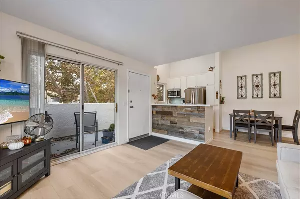 Newhall, CA 91321,24474 Valle Del Oro #201