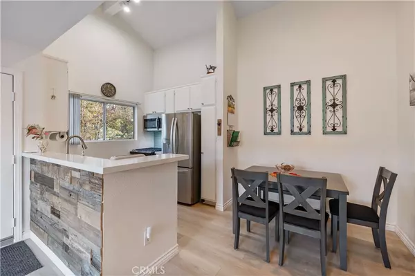 Newhall, CA 91321,24474 Valle Del Oro #201