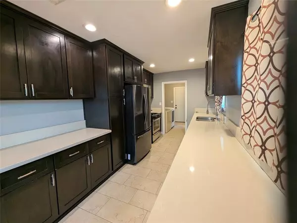 San Fernando, CA 91345,14947 Chatsworth ST