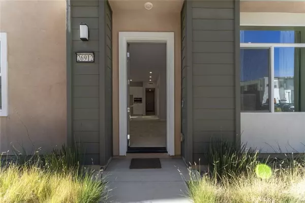 Valencia, CA 91381,26912 Winding Trail CT