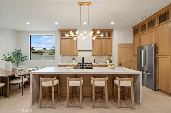 Encino, CA 91316,17446 Hatteras ST