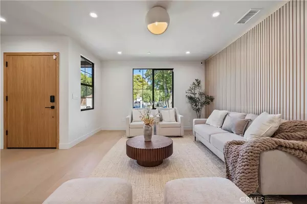 Encino, CA 91316,17446 Hatteras ST