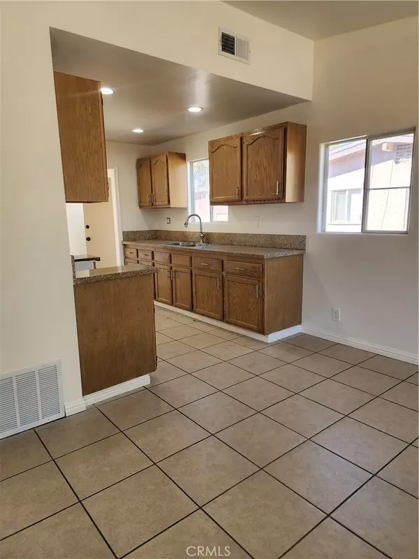 Palmdale, CA 93550,38850 Carolside