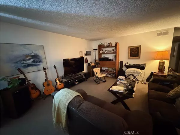 Encino, CA 91316,5301 Balboa BLVD #F2