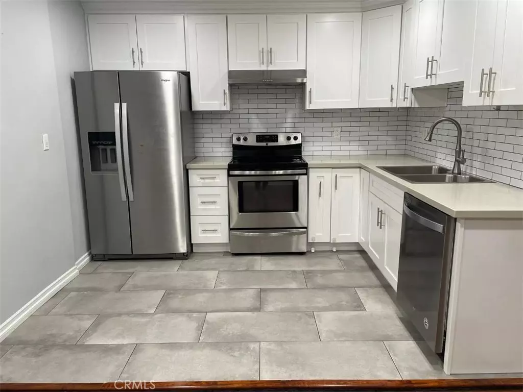 Tarzana, CA 91356,18619 Collins