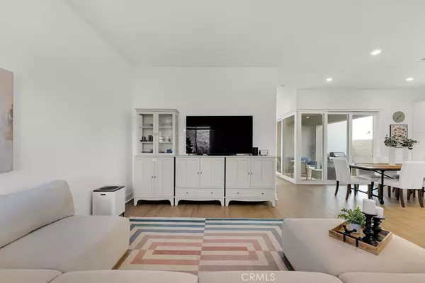 Valencia, CA 91381,27144 Skyland WAY