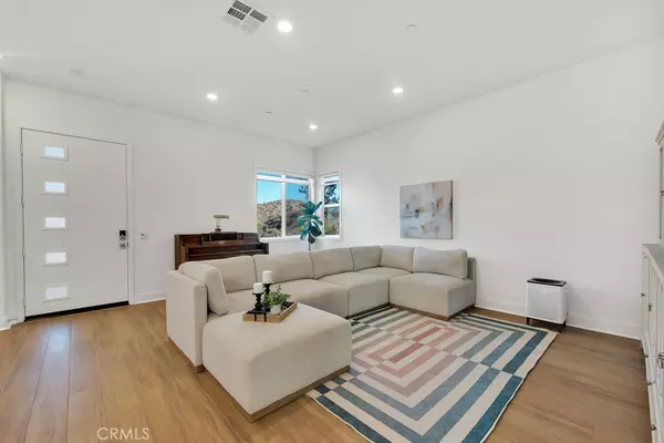 Valencia, CA 91381,27144 Skyland WAY