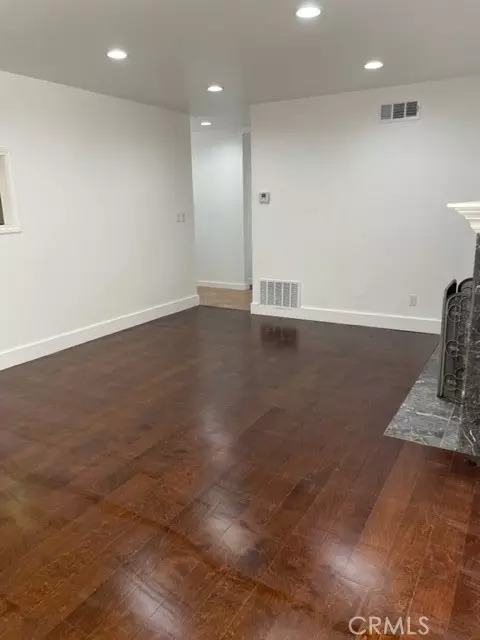 Canoga Park, CA 91304,21806 Bryant ST