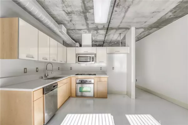 Los Angeles, CA 90015,645 W 9th #601