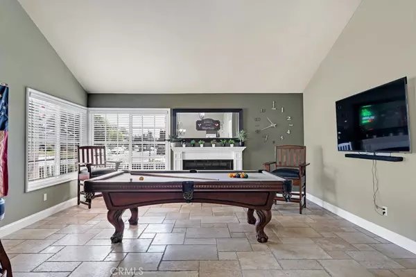 Chatsworth, CA 91311,10061 Cozycroft Ave