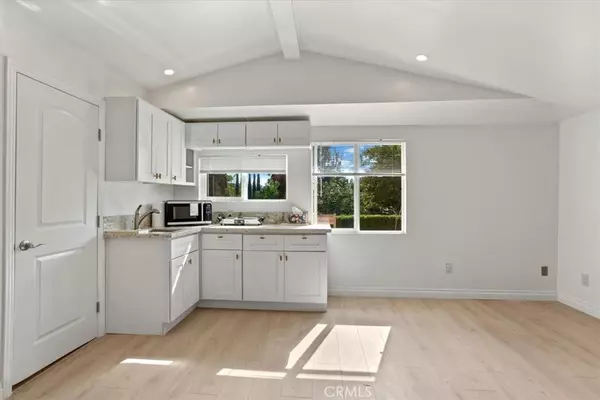 Woodland Hills, CA 91367,5718 Comanche AVE