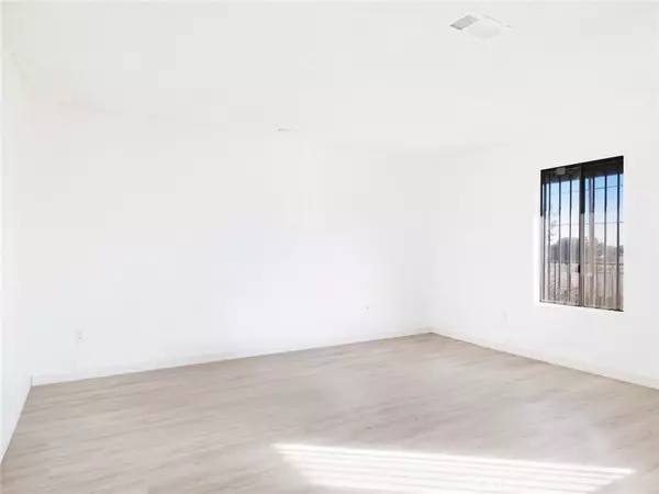 Palmdale, CA 93550,38423 10th PL E #3