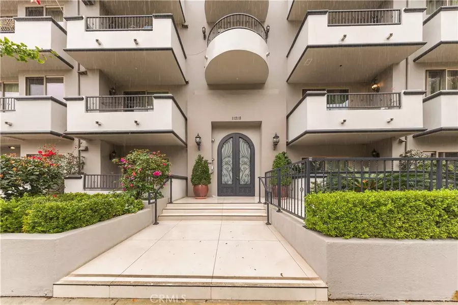 11218 Camarillo ST #404, Toluca Lake, CA 91602