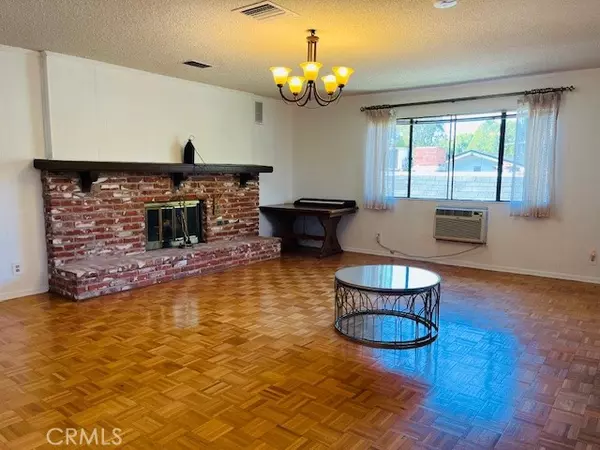 Tarzana, CA 91335,18222 Erwin