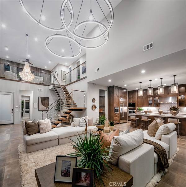 Valencia, CA 91381,27647 Juniper LN