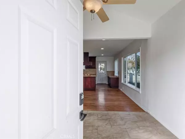 7767 Independence AVE, Canoga Park, CA 91304