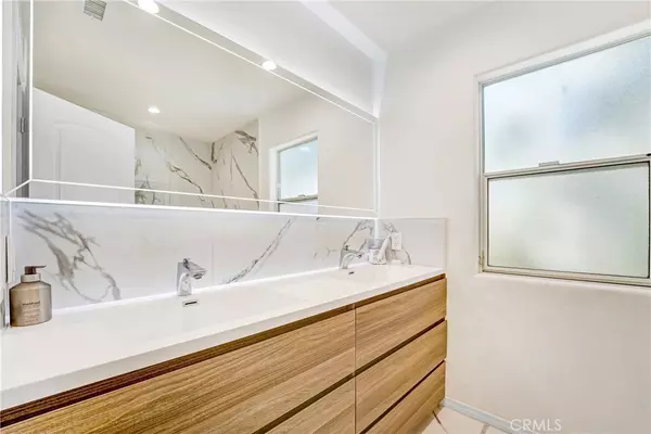 Chatsworth, CA 91311,10025 Topanga Canyon #109