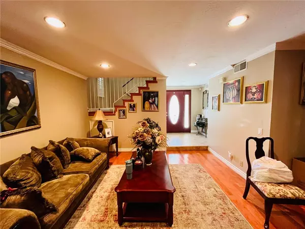 Saugus, CA 91350,21945 Centurion