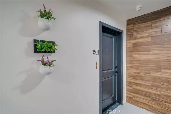 Canoga Park, CA 91303,7018 Alabama AVE #201