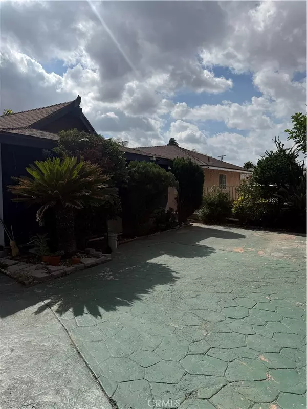 10900 Goss, Sun Valley, CA 91352