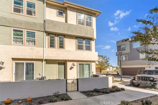 Valencia, CA 91355,27116 Valley Oak PL