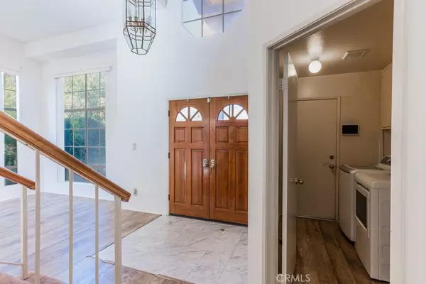 Saugus, CA 91350,20558 Romar