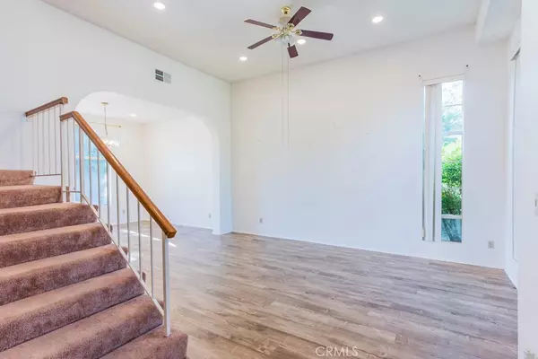 Saugus, CA 91350,20558 Romar