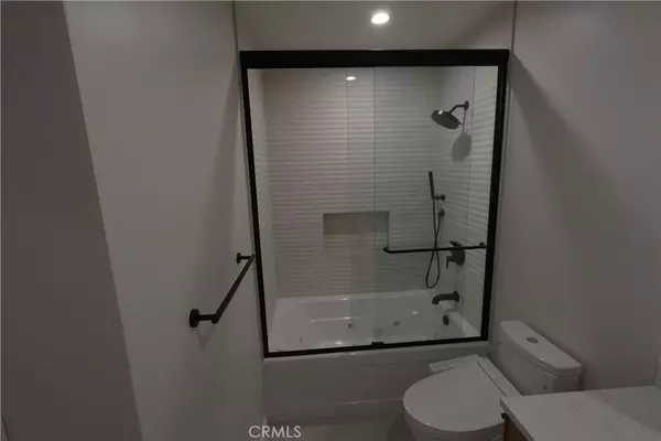 Tarzana, CA 91335,19103 Erwin ST