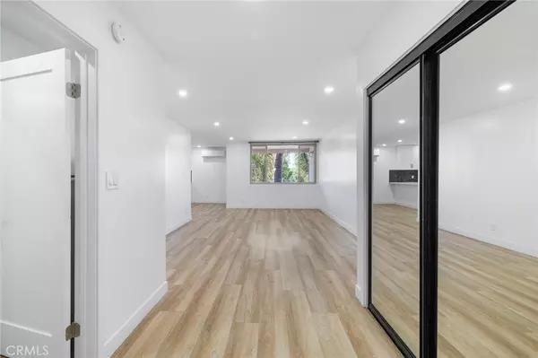 Encino, CA 91316,17000 Burbank BLVD #101