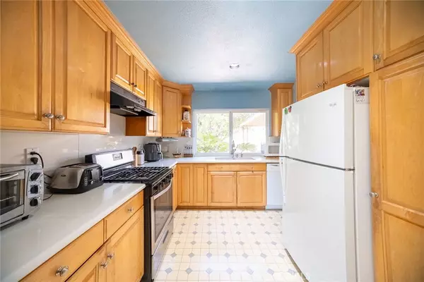 Simi Valley, CA 93063,2433 Medina AVE